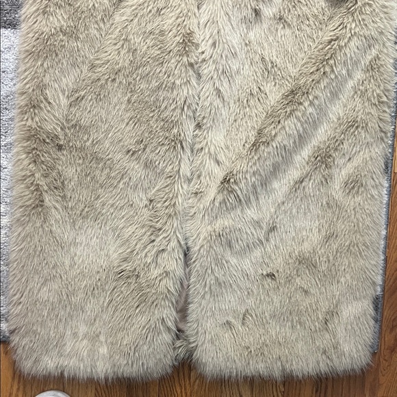 NWT Luxurious Plush Faux Fur Maxi Coat in Tan/Beige - Picture 4 of 6